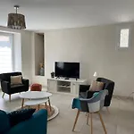 La Petite Renaudiere - Proche Parc Du Puy Du F Casa de Férias