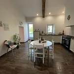 La Petite Renaudiere - Proche Parc Du Puy Du F Casa de Férias