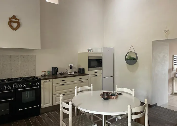 La Petite Renaudière - Proche Parc Du Puy Du F Hébergement de vacances *